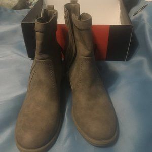 Guess Boots/GGLEZEE